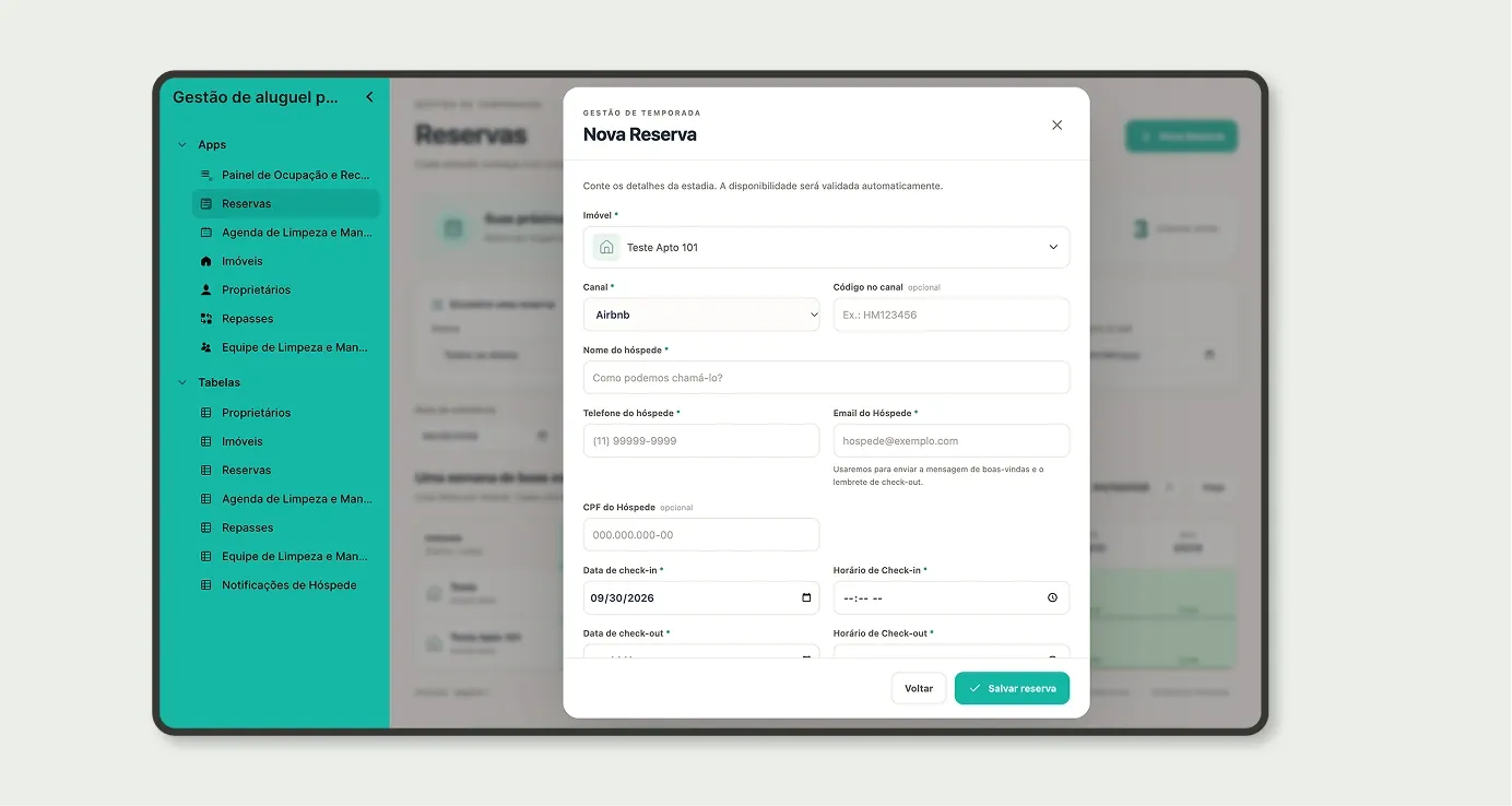 Formulário de nova reserva com imóvel, canal, dados do hóspede e datas e horários de check-in e check-out